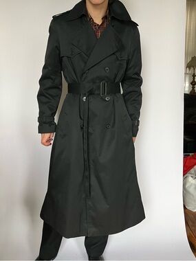 Austin Scott Classic Black Double-Breasted Trench Coat with Belt. Size 38 L